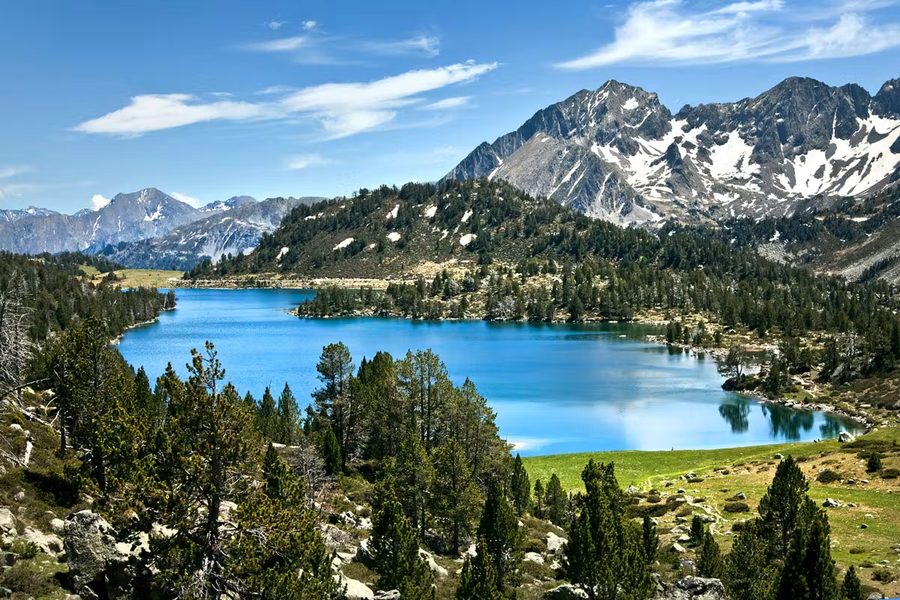Lac de montagne dans les Pyrénées